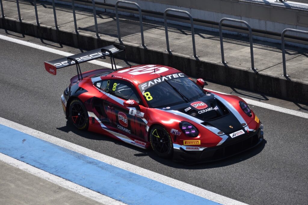 昨年サントソ選手がドライブした同チームの Porsche 911 GT3 R (992)